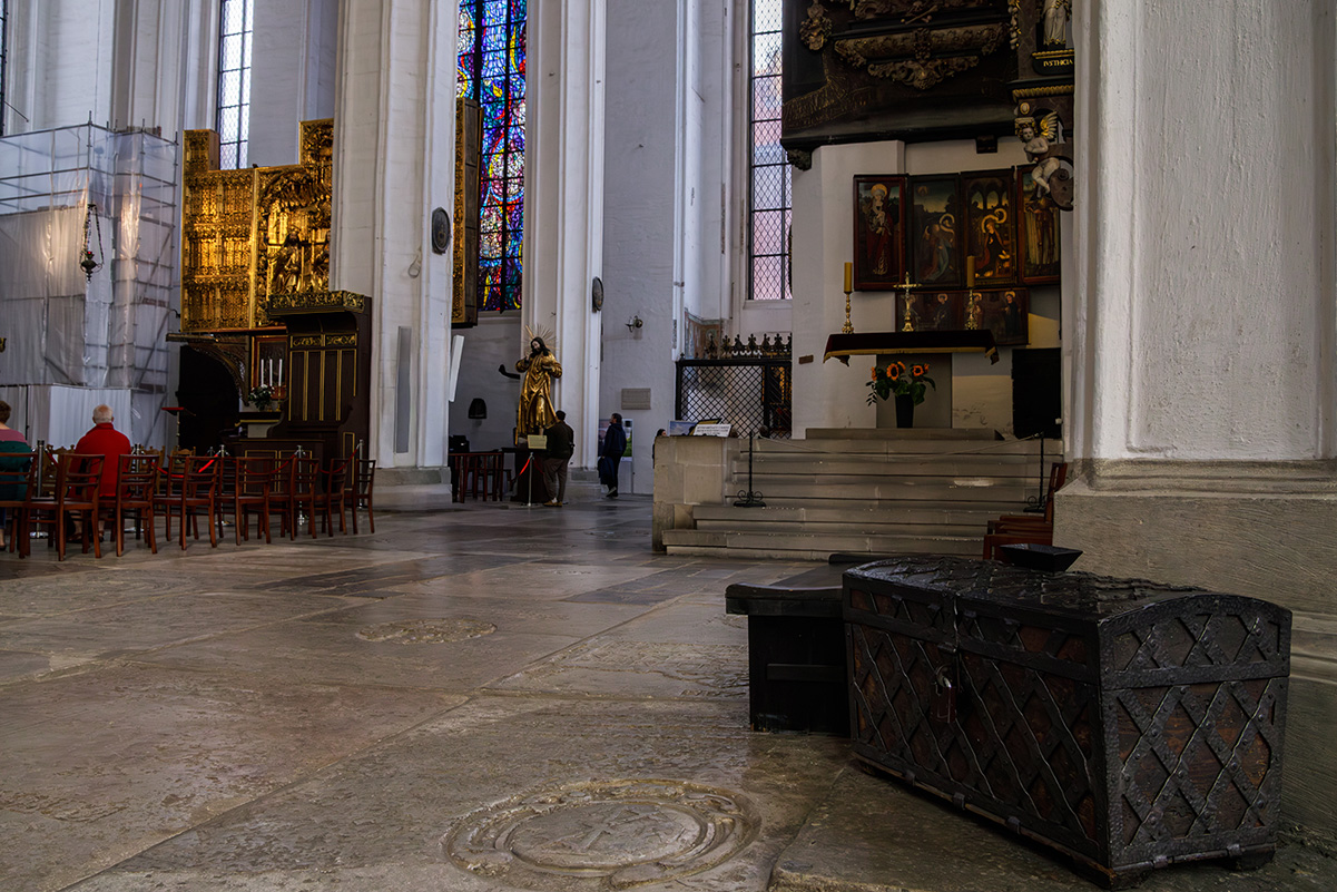 wnętrze Bazyliki Mariackiej w Gdańsku