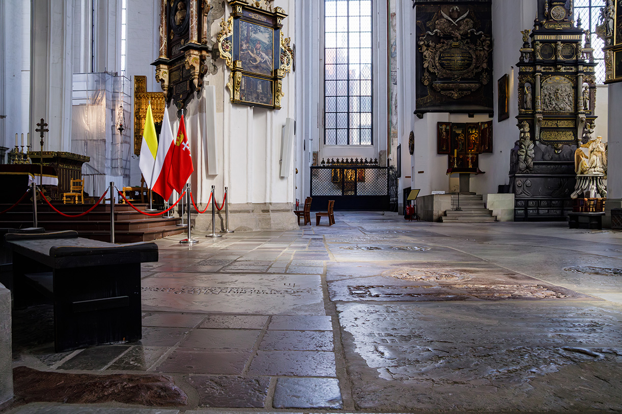 wnętrze Bazyliki Mariackiej w Gdańsku