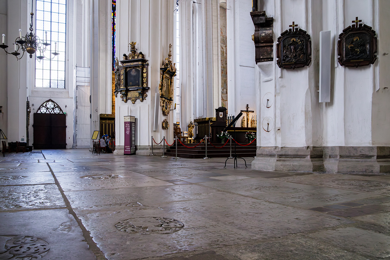 wnętrze Bazyliki Mariackiej w Gdańsku