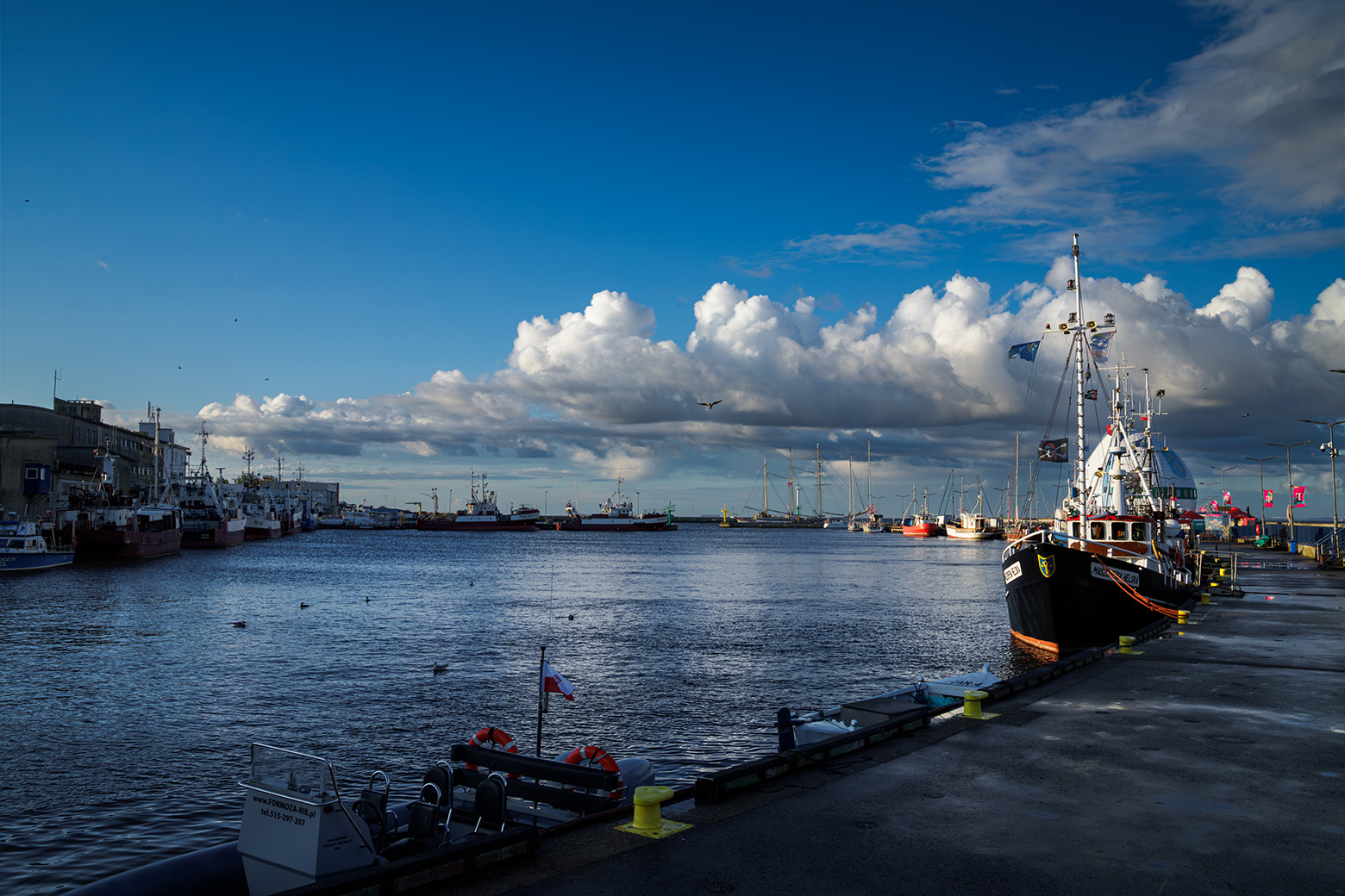 port w Helu o poranku